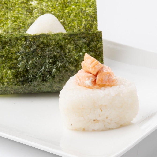 ほぐしサーモンのおむすび